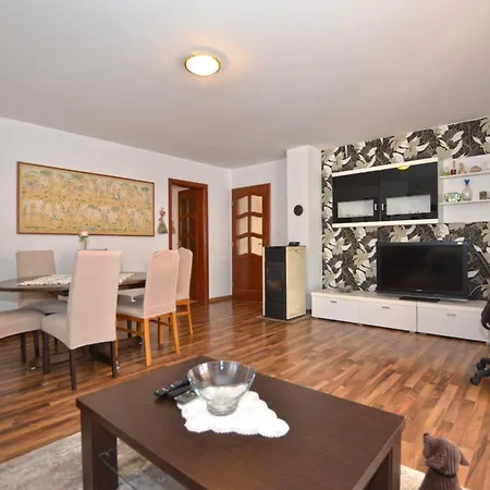 Sunflower Pool Villa *