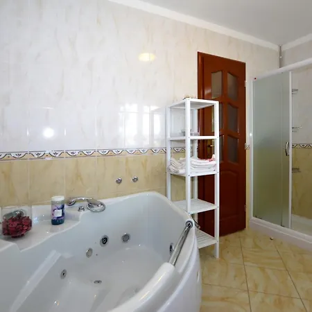 Sunflower Pool Villa *